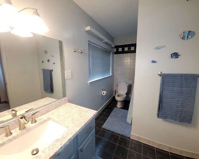 Building Photo - "Lakefront Living! Modern 3BR/2BA Home with Water Views & Private Dock