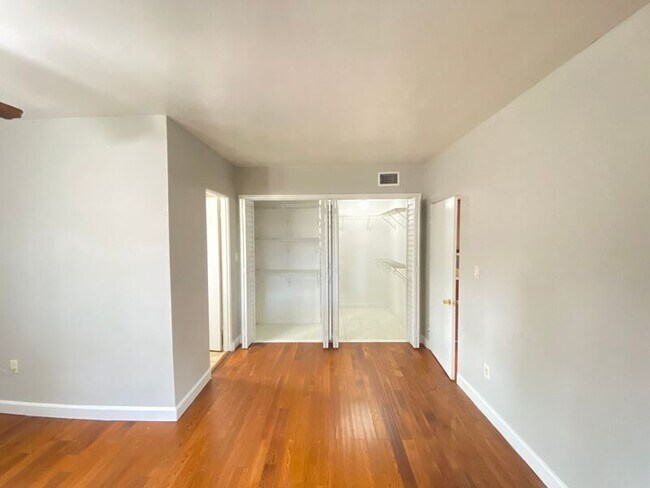 Building Photo - 311 Altaloma Ave