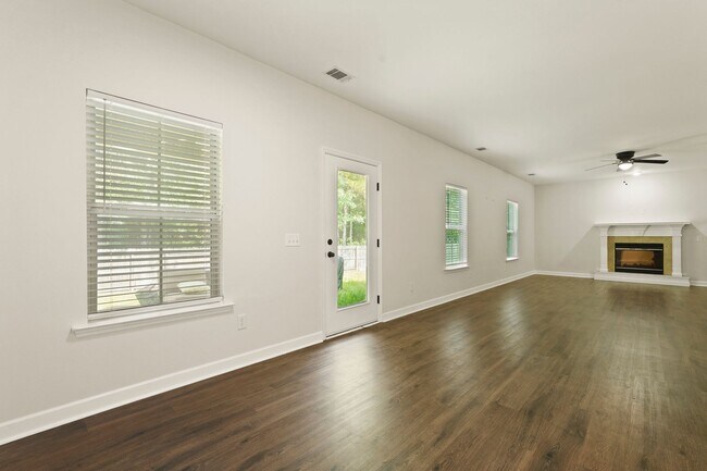 Building Photo - Spacious 4 Bedroom Home With Plenty of Space to Enjoy and Resort-style Amenities in Belmont Glen