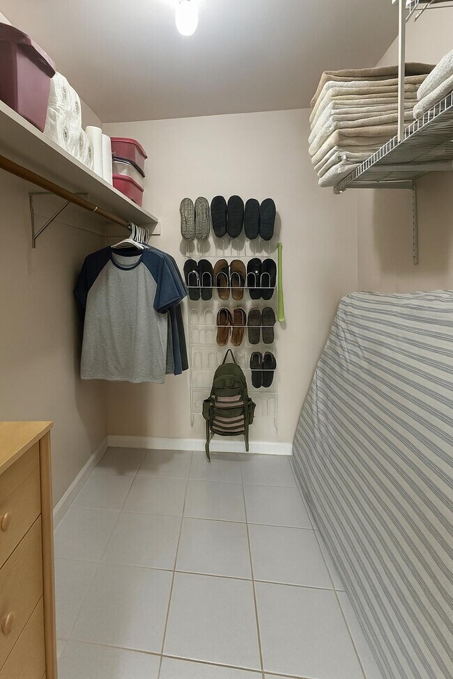 Building Photo - 5300 Washington St