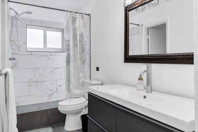 Building Photo - 2233 SE 15th St