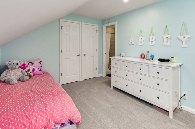 Building Photo - 3281 S Stafford St