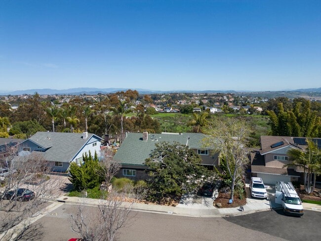 Building Photo - Charming Coastal Studio in Carlsbad - Furnished, all utilities + wi-fi included!