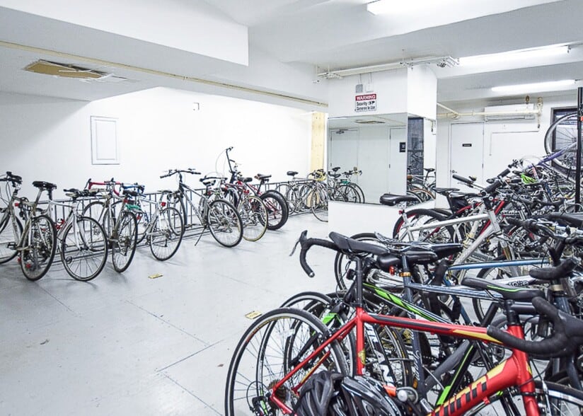 Building Photo - Central Park West