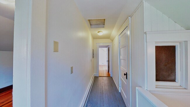Building Photo - [In-Unit Laundry; Garden] Townhouse-Style Living, with Historical Details & Parking!