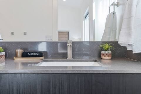 Building Photo - 772 W 300 N