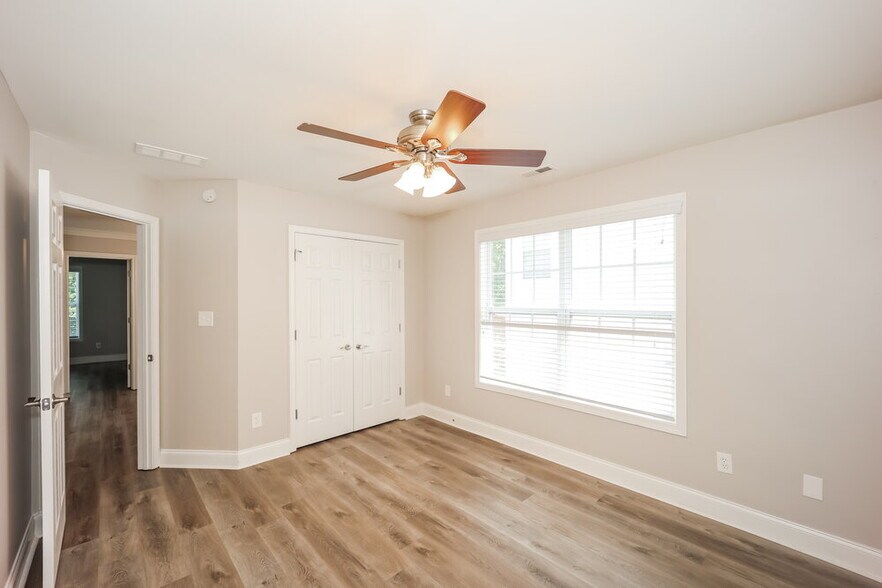 Building Photo - 106 Fairway Dr