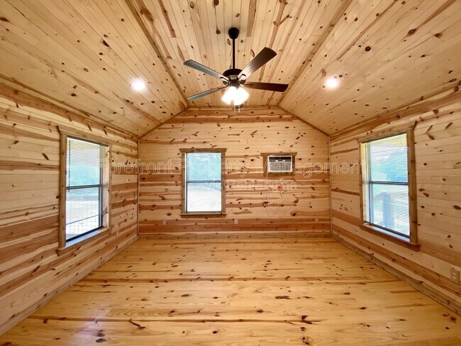 Building Photo - 624 Deer Creek Dr W