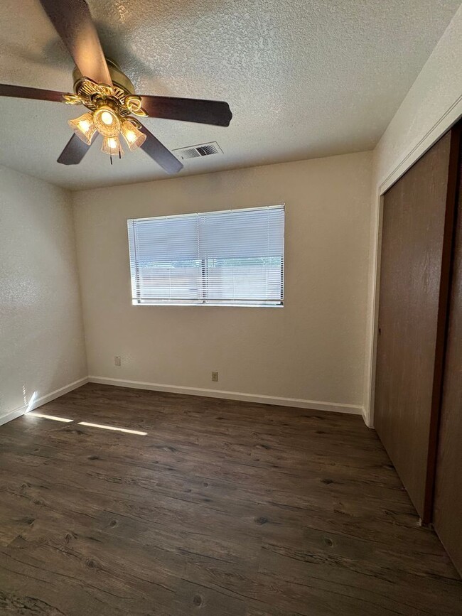 Building Photo - 3230