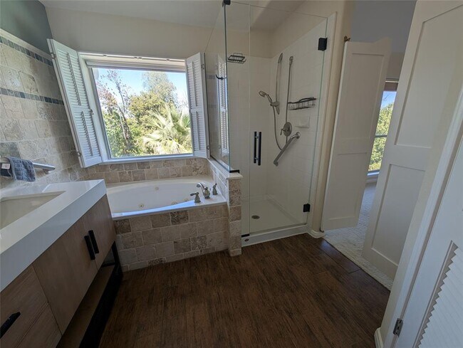 Building Photo - 6806 Thistle Hill Way