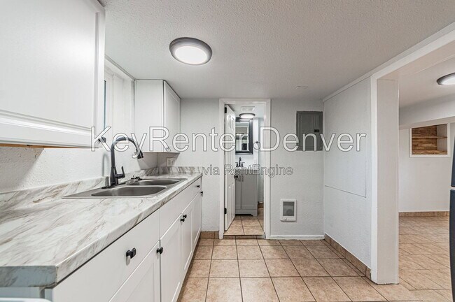 Building Photo - 929 5th St