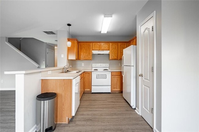 Building Photo - 401 Red Coat Ln