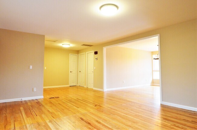 Building Photo - 1814 Whitman Ct NE