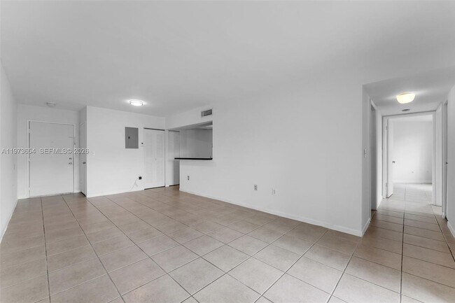 Building Photo - 9735 Fontainebleau Blvd