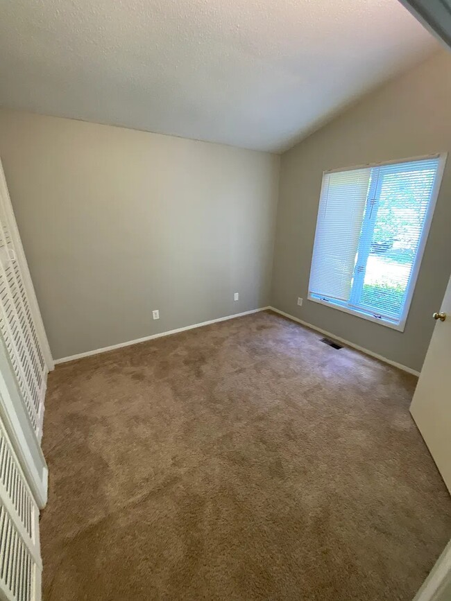 Building Photo - 128 Inglewood Way