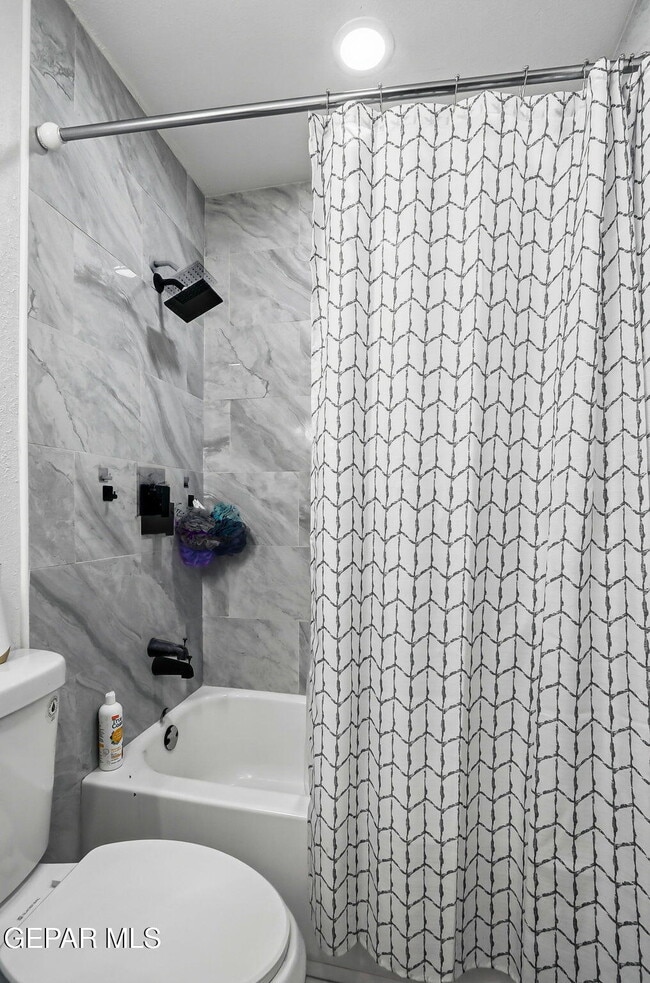 Building Photo - 7740 Phoenix Ave