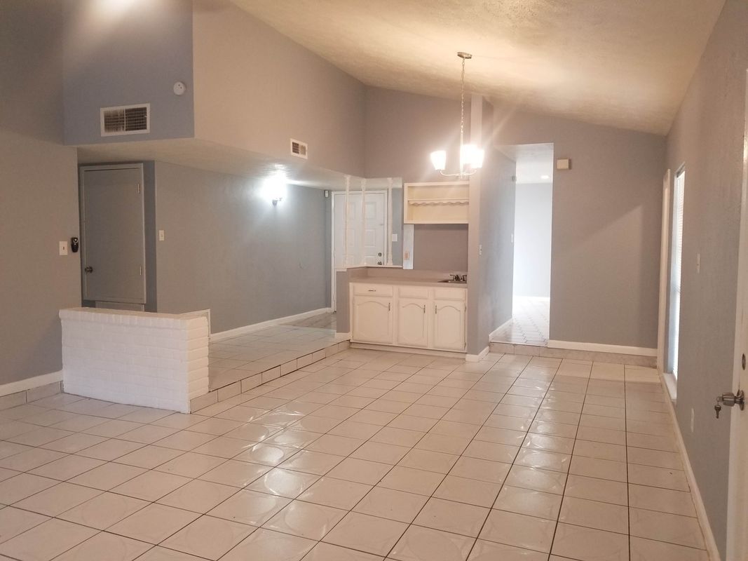 Building Photo - 8806 Trailridge Forest Dr