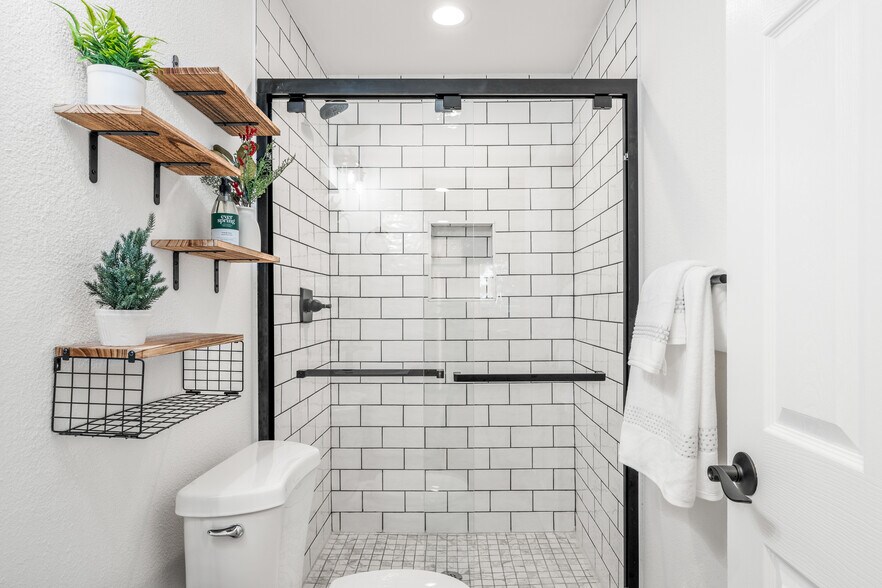 Building Photo - 12729 Evanston Ave N