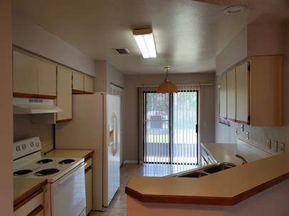 Building Photo - Spacious 3 bedroom house with large screened back porch