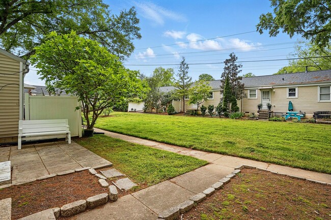Building Photo - Fully Furnished Home, CONVENIENT LOCATION