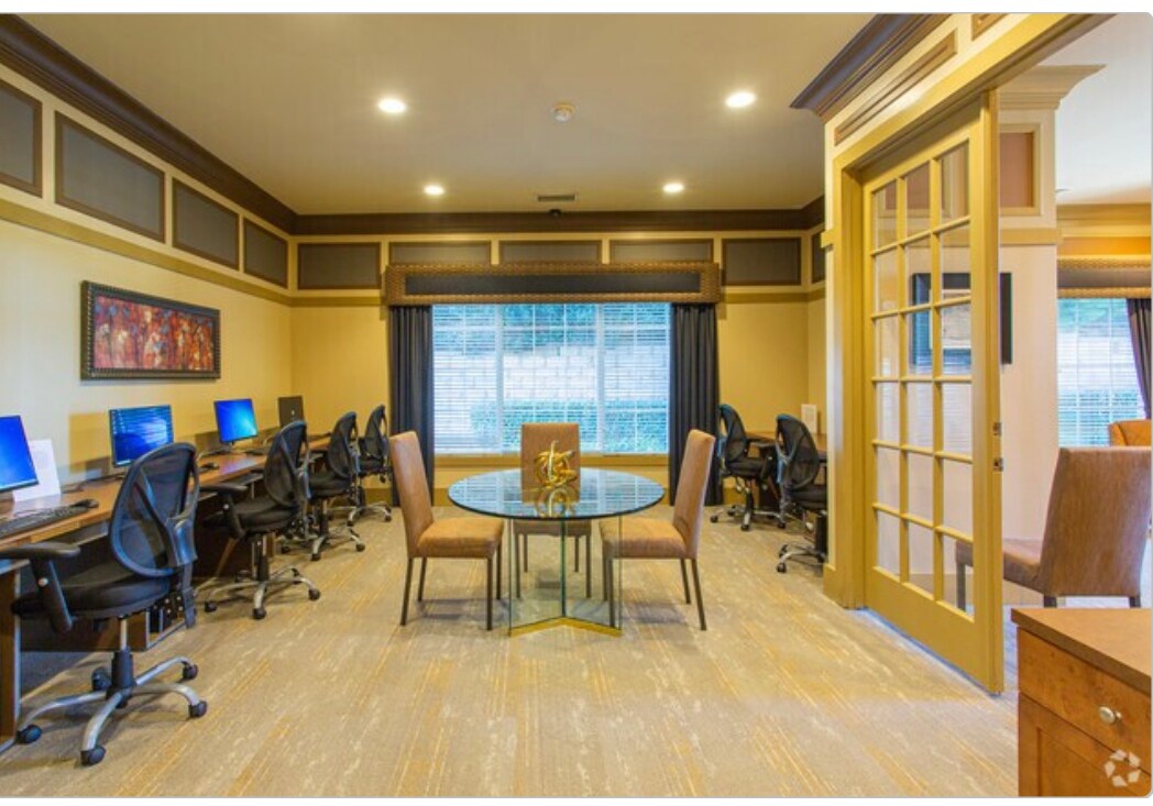 Building Photo - 140 Yellowstone Dr