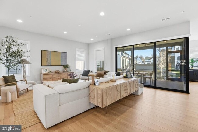 Building Photo - 9725 Lantana Wy