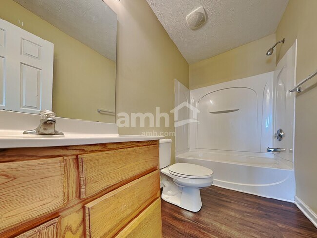 Building Photo - 5960 Driftwood Ct