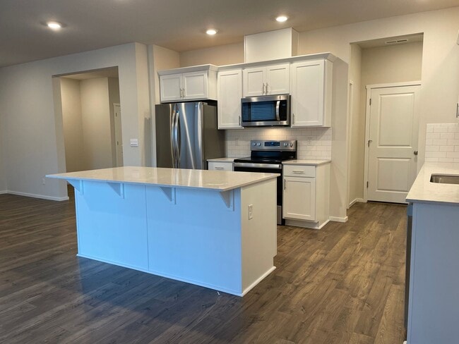 Building Photo - Don’t Miss This! Spacious Vancouver Home with Large Yard & Double Garage.