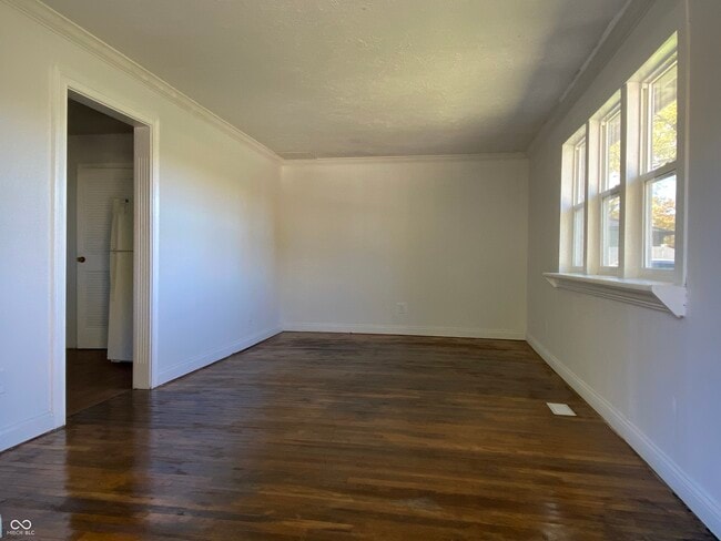 Building Photo - 220 Maple St