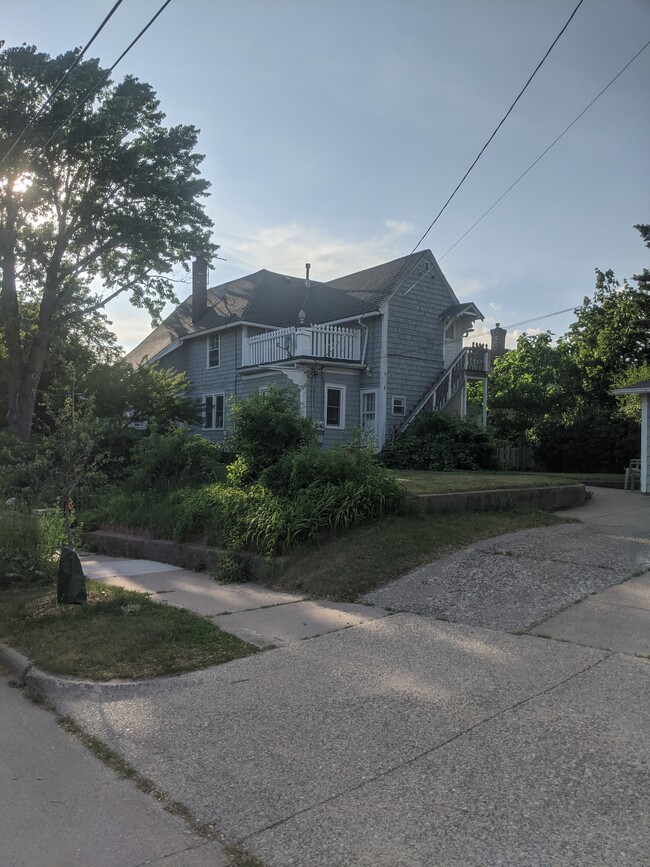 Building Photo - 2303 Pierce St NE