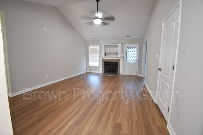 Building Photo - 5609 Thackeray Dr