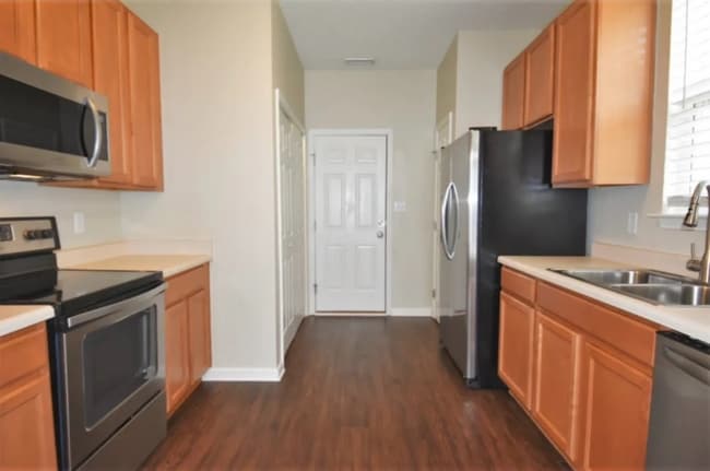 Building Photo - 305 Cline Falls Dr