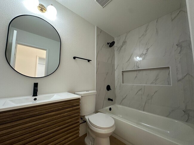 Building Photo - Beautiful Single Story Las Vegas Home For Rent.