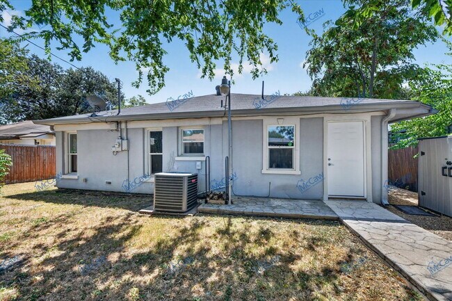 Building Photo - 4727 Wateka Dr
