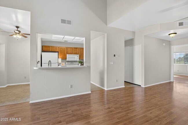 Building Photo - 930 N Mesa Dr