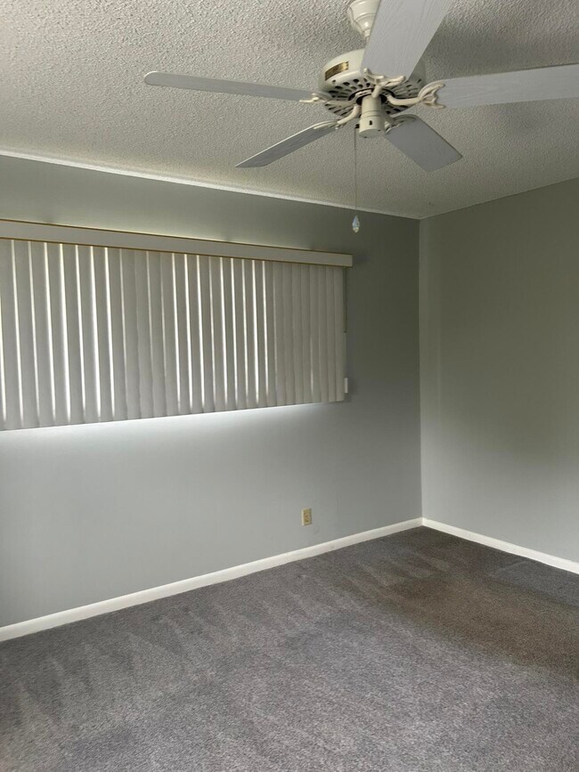 Building Photo - 3001 SE Aster Ln