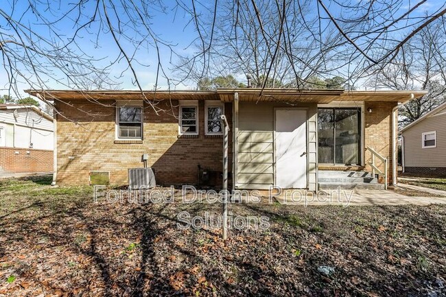 Building Photo - 1316 Pleasant St