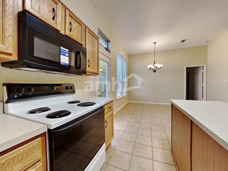 Building Photo - 809 Dixon Ln