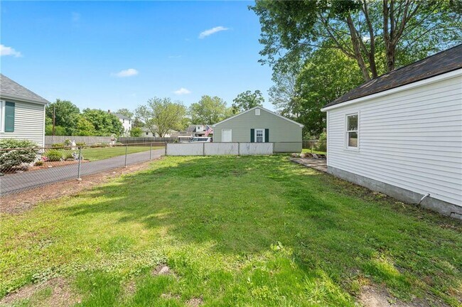 Building Photo - 32 Richmond St