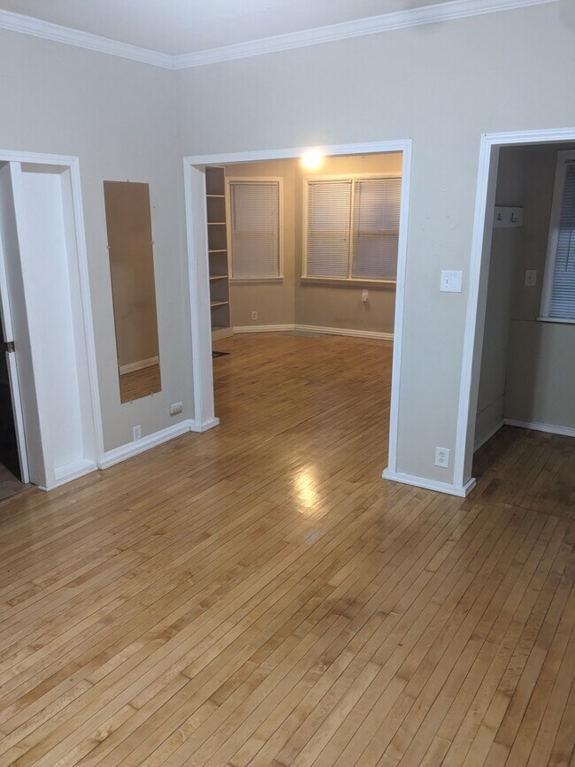 Building Photo - 608 East Lincoln Avenue