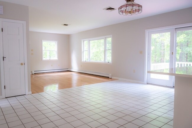 Building Photo - 55 Country Club Cir