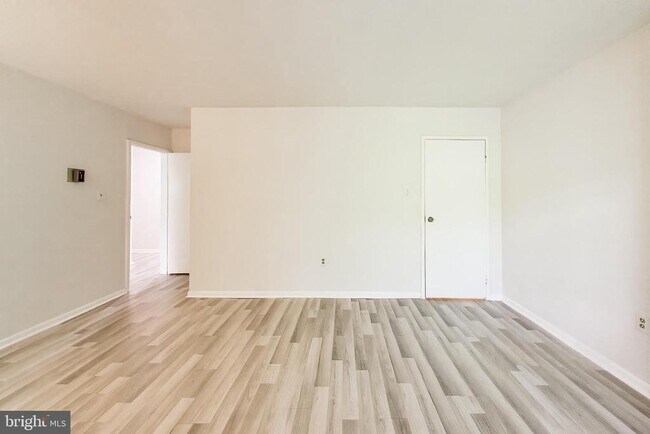 Building Photo - 10300 Westlake Dr