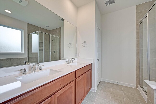 Building Photo - 8022 Pinebrook Arbor Ct