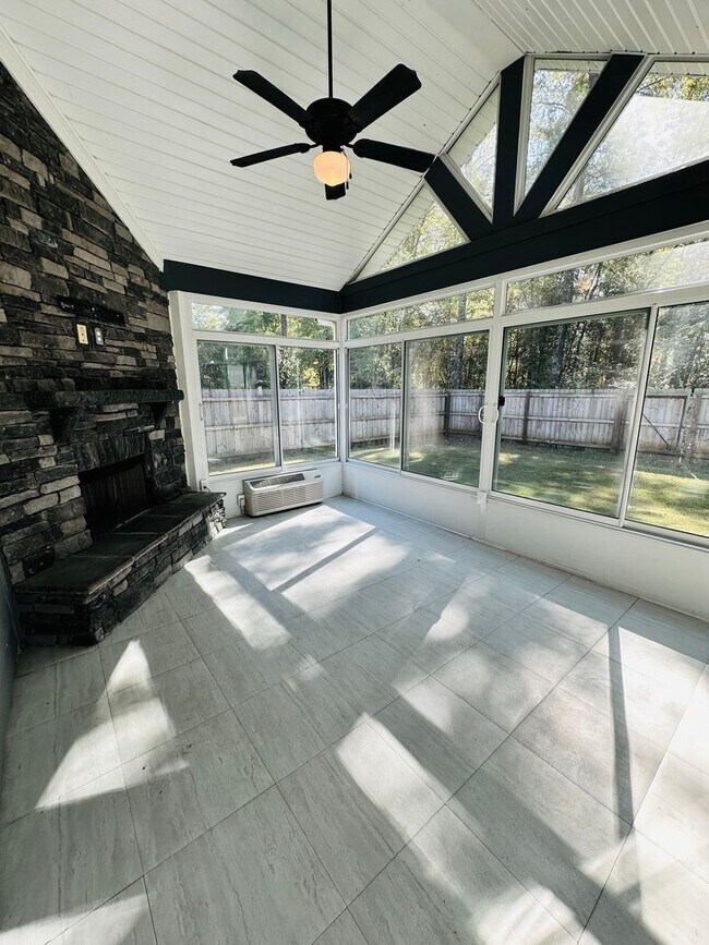 Building Photo - 205 Dog Fennel Ln