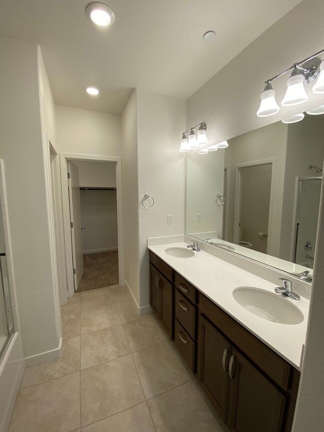 Building Photo - Beautiful 3 Bedroom 2 Bath Home for Rent -...