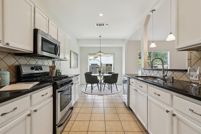 Building Photo - 2807 Glenwood Trail