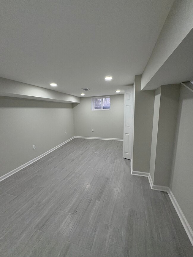 Building Photo - 2817 63rd Pl