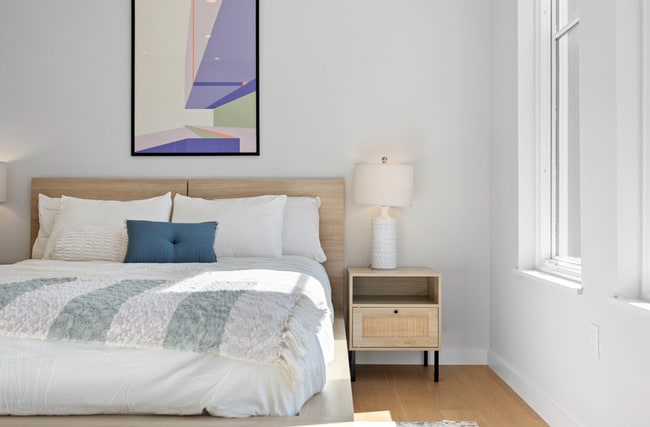 Building Photo - 693 Sutter St