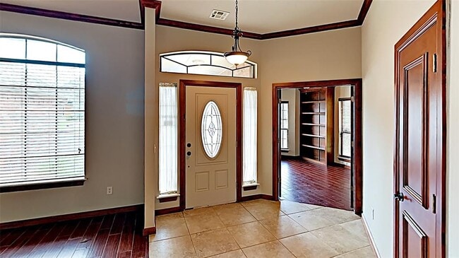 Building Photo - 1725 NW 185th St