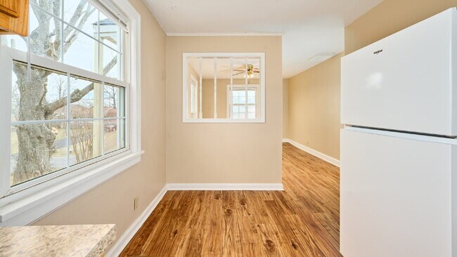 Building Photo - For Rent: 2BR, 1BA duplex (Do not apply without speaking with us first.)